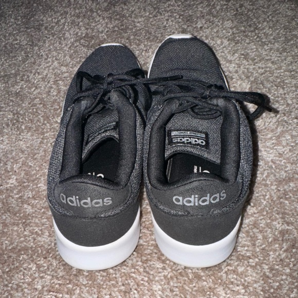 Adidas cloudfoam size 7 women’s sneakers - Picture 3 of 5